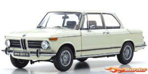 Kyosho 1:18 BMW 2002 tii White 08543W