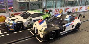 Carrera Digital 124 Duo BMW M4 Set: Mahle Racing & M Motorsport (2 Auto's aanbieding!)