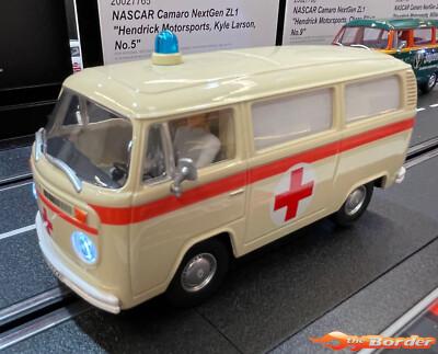 Carrera 132 Digital VW Bus T2b Krankenwagen Red Cross 32033 - Afbeelding 2